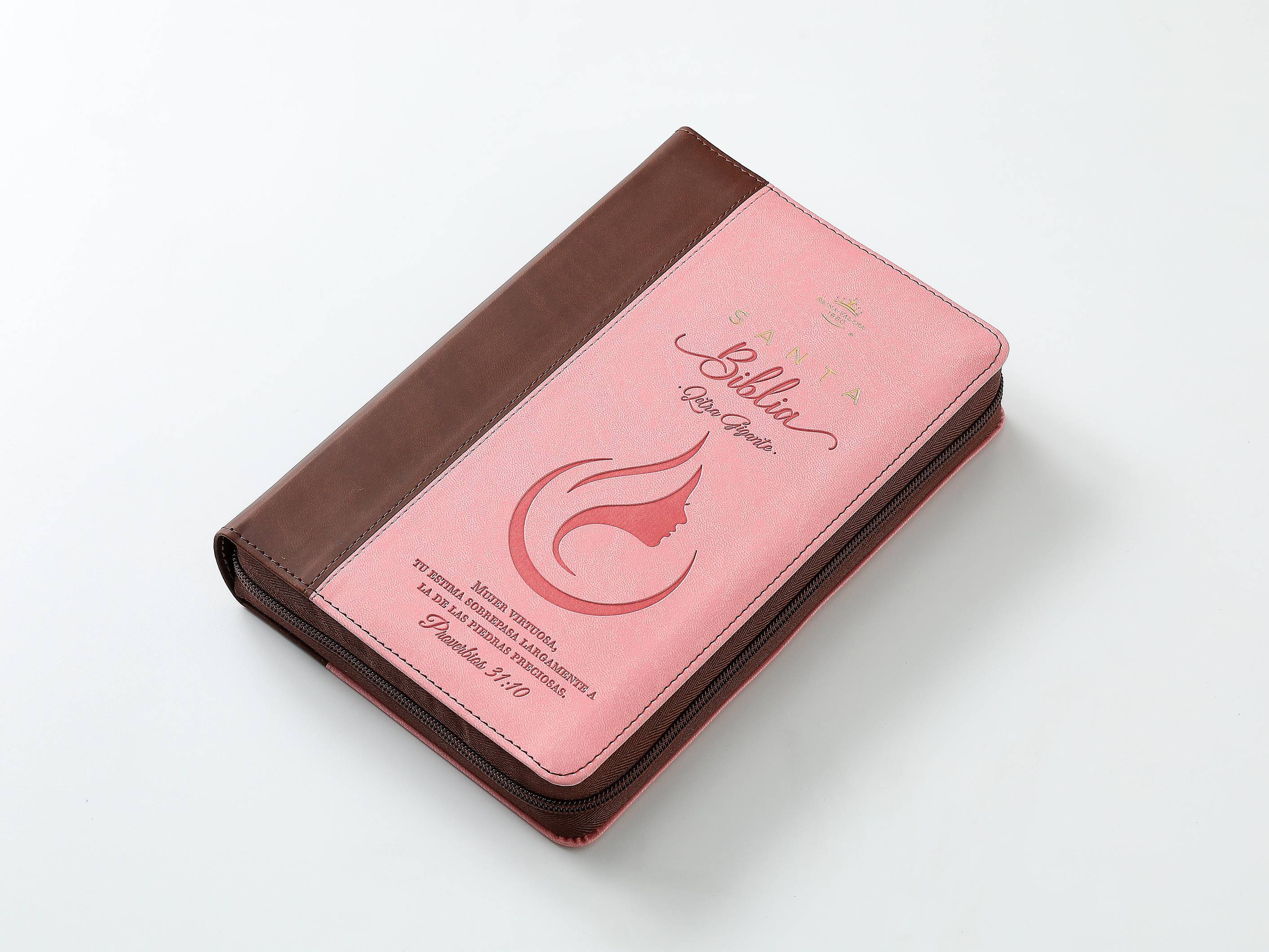 Biblia Reina Valera 1960 – 068 – Con Concordancia – Letra 14 pts – 14x21 cm – Cierre – Rosa/Marrón – Mujer Virtuosa