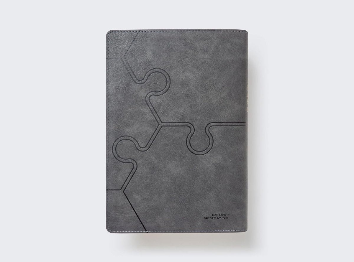 Biblia Nueva Biblia De Las Américas (NBLA) Para El Estudio Inductivo, 18×25, Tapa PU, Comfort Print, Gris