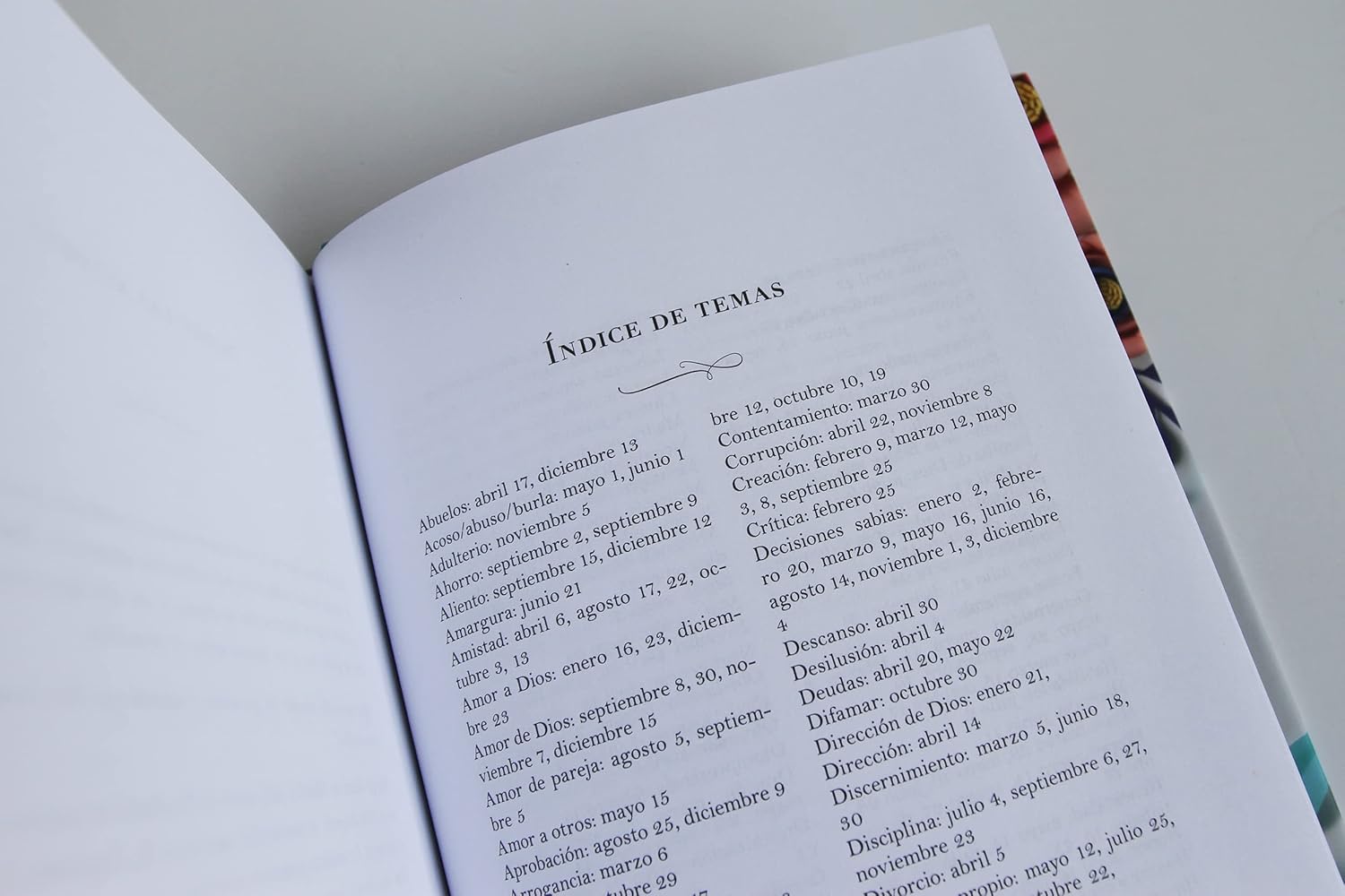 Un año con Dios - 365 Devocionales Para La Mujer