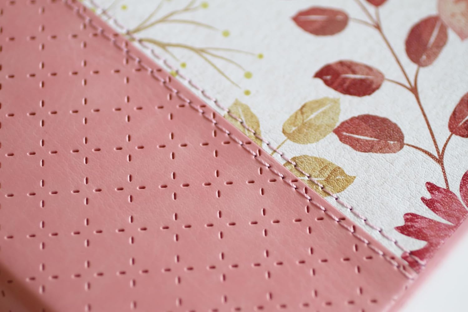 Biblia Reina Valera 1960 · Tapa rosada · Diseño con flores