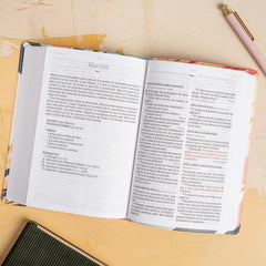 Biblia Reina-Valera 1960, Letra 12 Pt, 13,5×20, Tapa PU, Multicolor