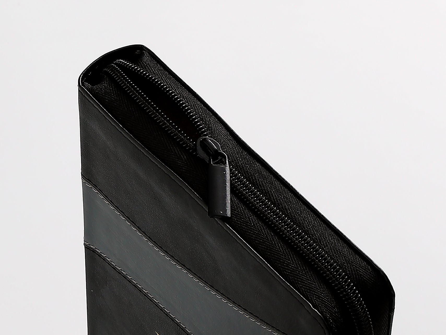 Biblia Reina Valera 1960 · 13,8x21,2 cm · Letra grande 12,5 pt · Con cierre · Diseño bitono negro y gris