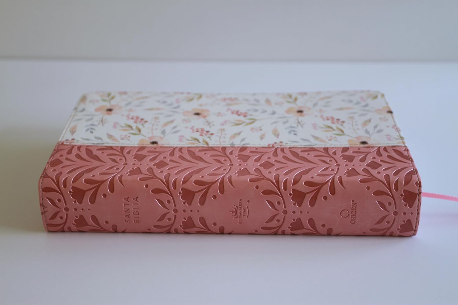 Biblia Reina-Valera 1960, Letra 14 Pt, 14×21, Palabras De Jesús En Rojo, Concordancia, Tapa PU, Rosa, Flores