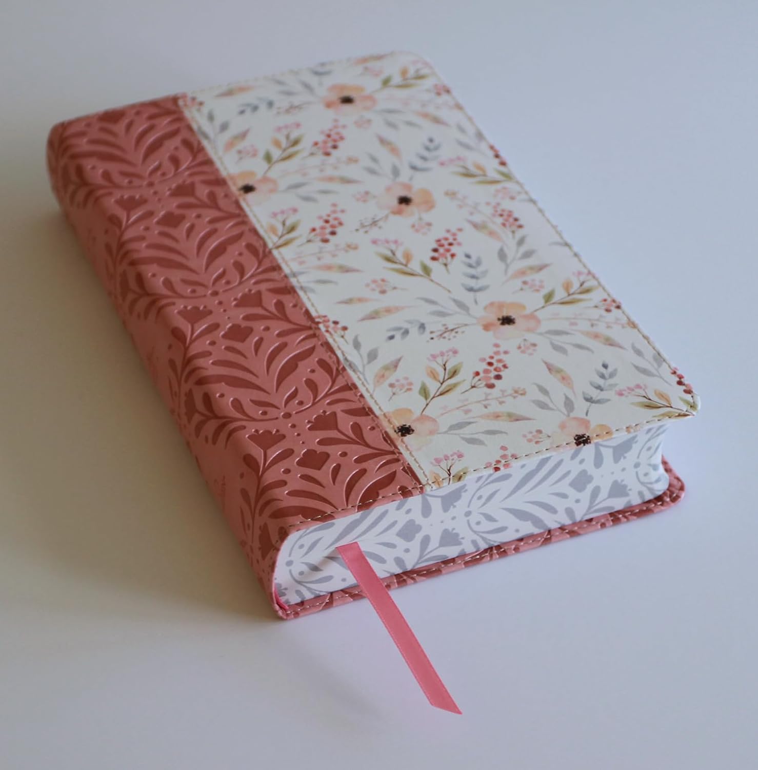 Biblia Reina-Valera 1960, Letra 14 Pt, 14×21, Palabras De Jesús En Rojo, Concordancia, Tapa PU, Rosa, Flores