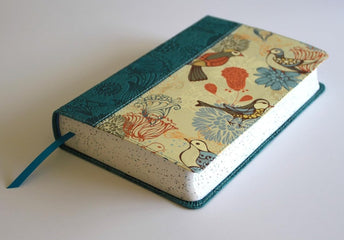 Biblia Reina-Valera 1960, Letra 14 Pt, 14×21, Palabras De Jesús En Rojo, Concordancia, Tapa PU, Azul, Pájaros