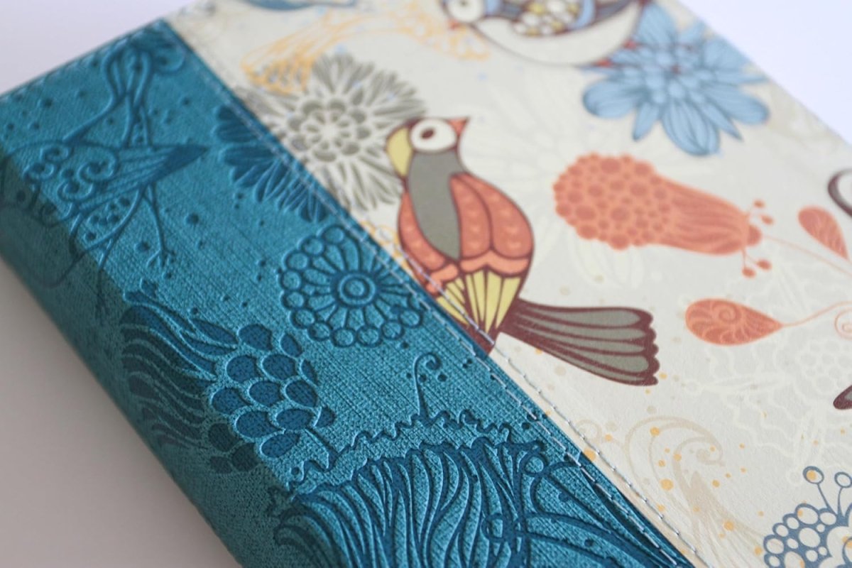 Biblia Reina-Valera 1960, Letra 14 Pt, 14×21, Palabras De Jesús En Rojo, Concordancia, Tapa PU, Azul, Pájaros