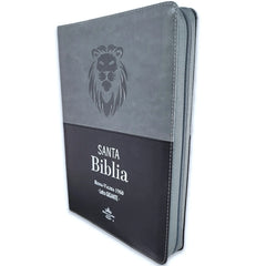 Biblia Reina Valera 1960 – 085 – Con Concordancia – Letra 15 pts – 19x25 cm – Cierre con Índice – Negro/Gris – León