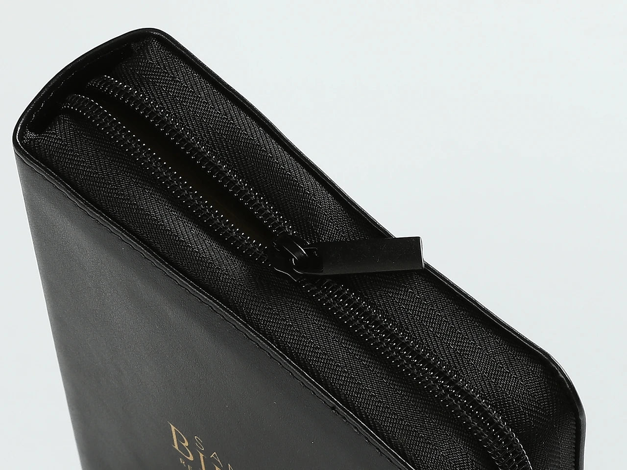 Biblia Reina Valera 1960 – 025 – Con Concordancia – Letra 11 pts – 11x16 cm – Cierre – Negro