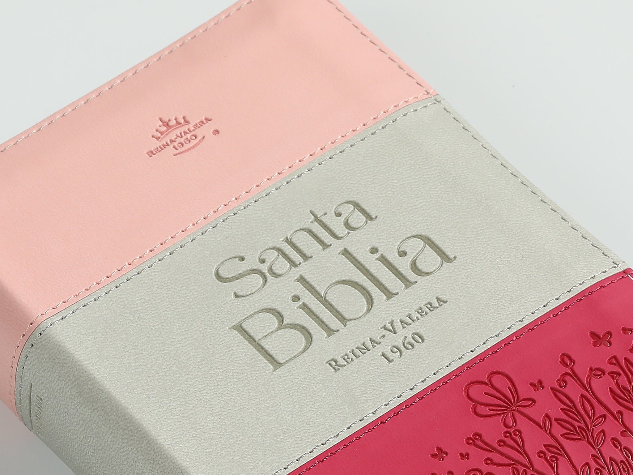 Biblia Reina Valera 1960 – 025 – Con Concordancia – Letra 8 pts – 10x14 cm – Cierre – Indice- Tricolor Rosa/Blanco/Fucsia
