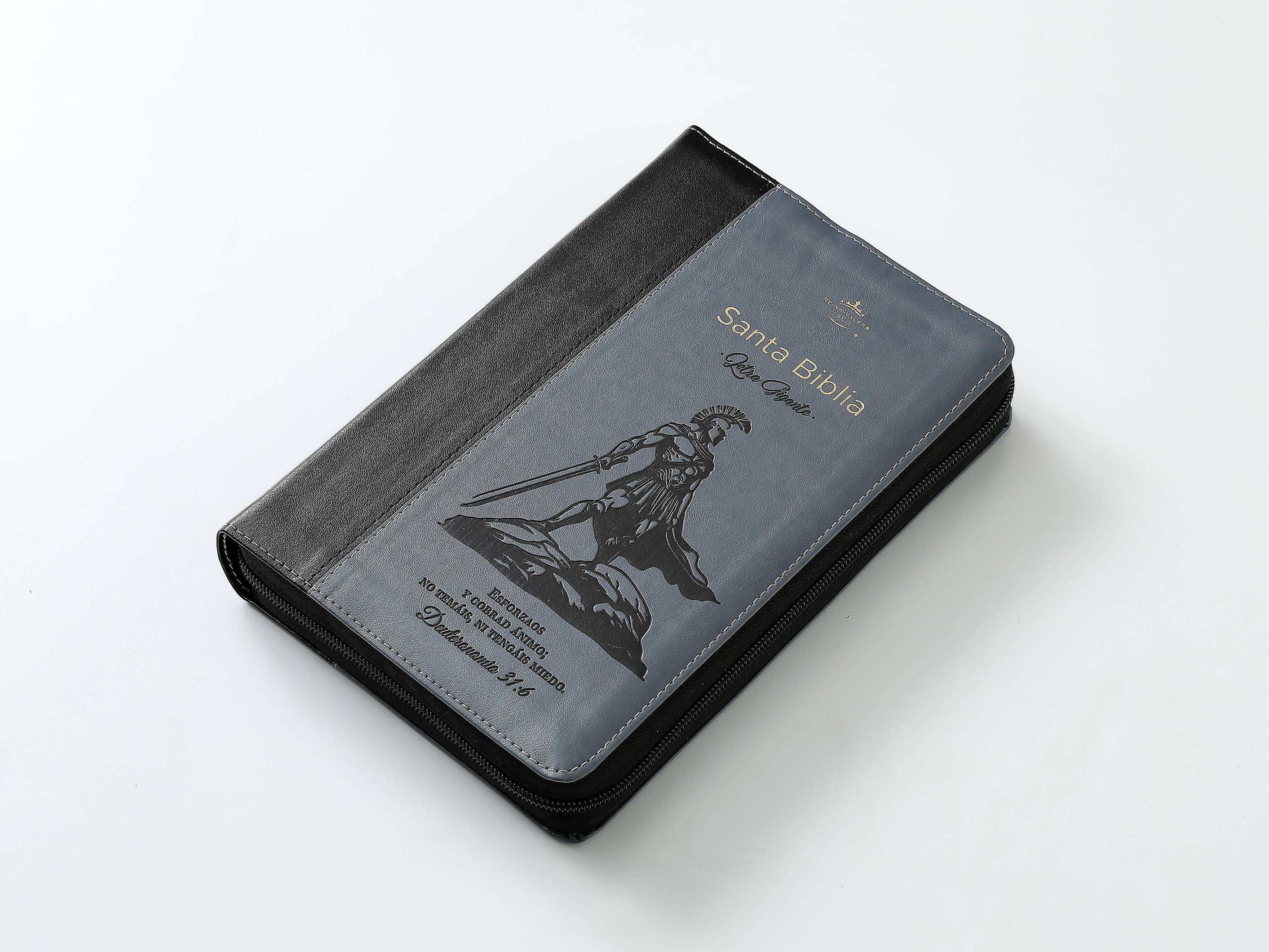Biblia Reina Valera 1960 – 068 – Con Concordancia – Letra 14 pts – 14x21 cm – Cierre – Gris/Negro – Esforzaos
