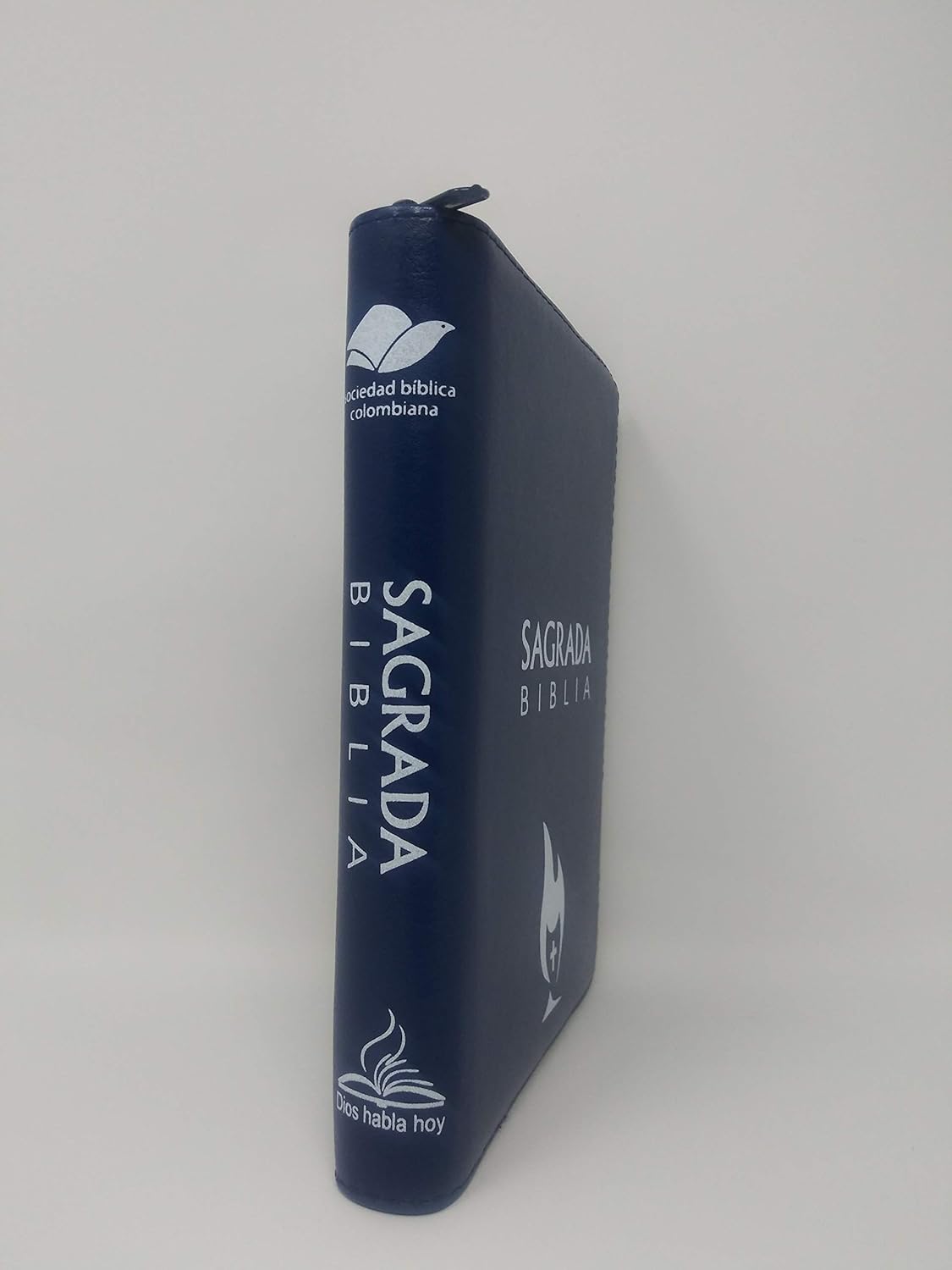 Biblia Dios Habla Hoy – 055DK – Letra 10 pts – 13,5x19,5 cm – Cierre – Azul