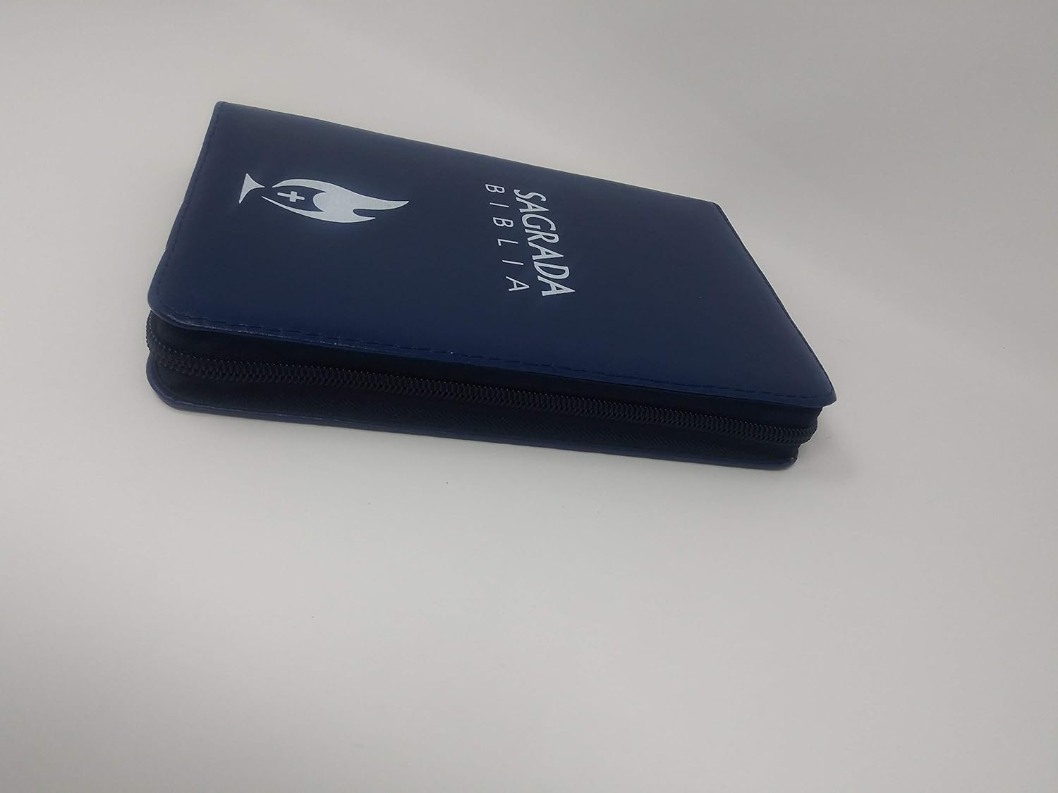 Biblia Dios Habla Hoy – 055DK – Letra 10 pts – 13,5x19,5 cm – Cierre – Azul