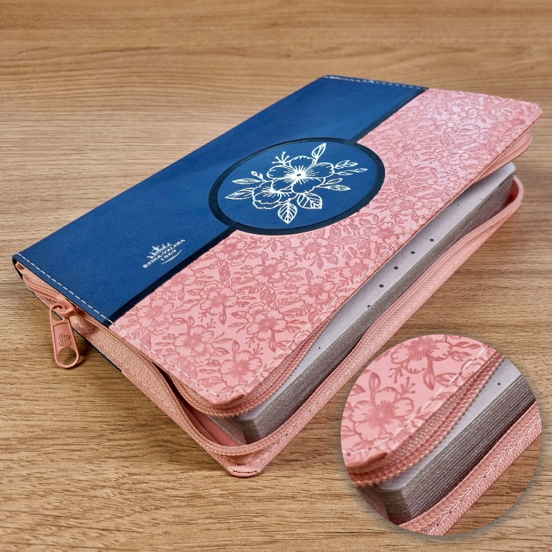 Biblia Reina Valera 1960 – Tapa Imitación Piel Azul y Rosa, con Cierre, Concordancia, Palabras de Jesús en Rojo, con Índice, 15 x 21 cm, Letra 12 Puntos