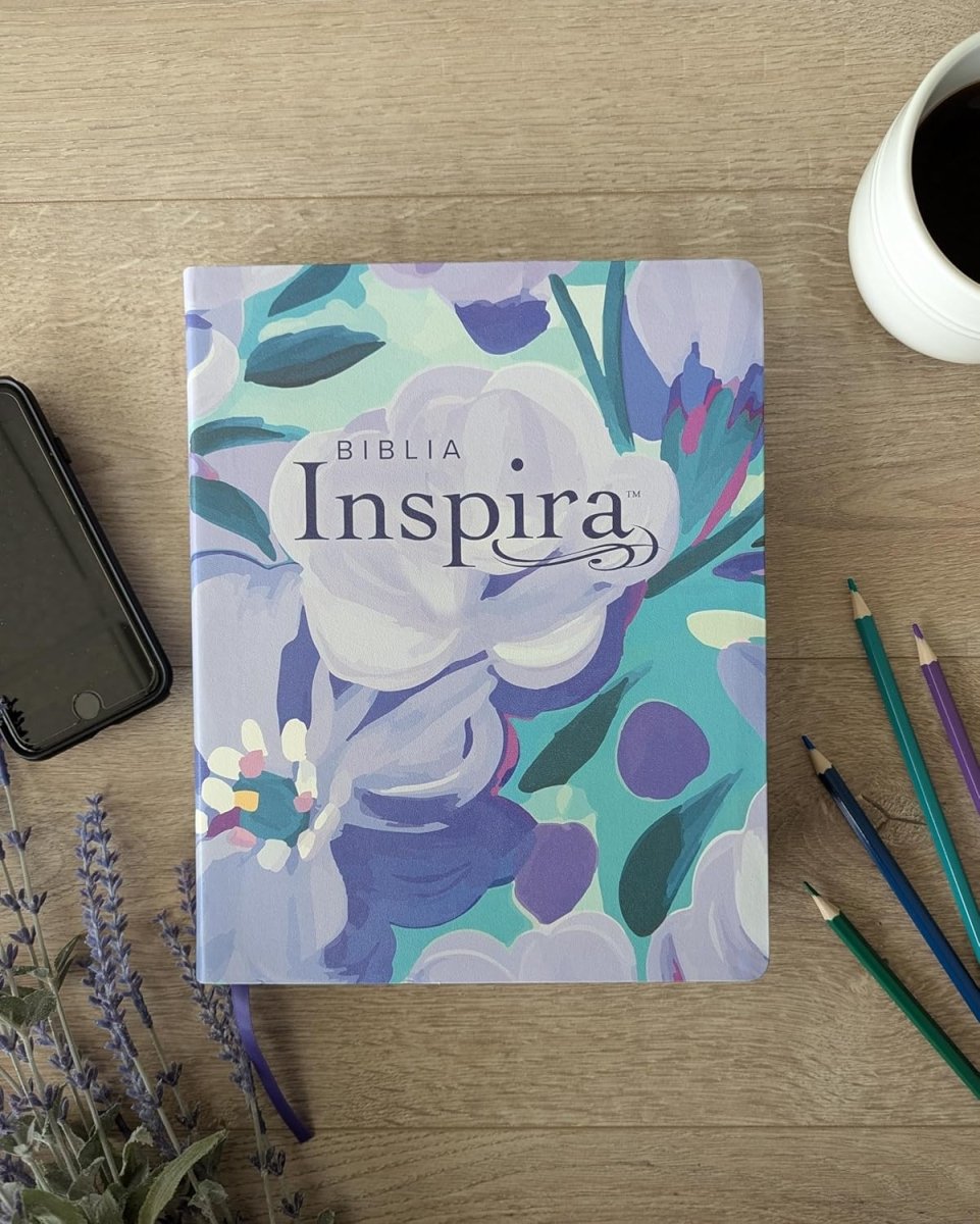 Biblia Nueva Traducción Viviente (NTV) Inspira, Letra 10 Pt, 20×25, Tapa PU, Flores Azul