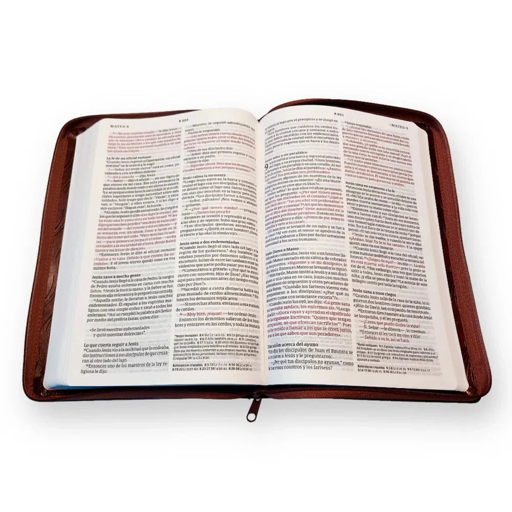 Biblia Nueva Traducción Viviente (NTV), Letra Grande 10,25 Pt, 18×26, Ultrafina, Tapa PU, Marrón, Con Cierre