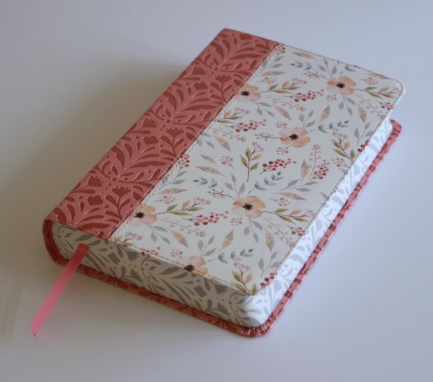 Biblia Reina-Valera 1960, Letra 14 Pt, 14×21, Palabras De Jesús En Rojo, Concordancia, Tapa PU, Rosa, Flores