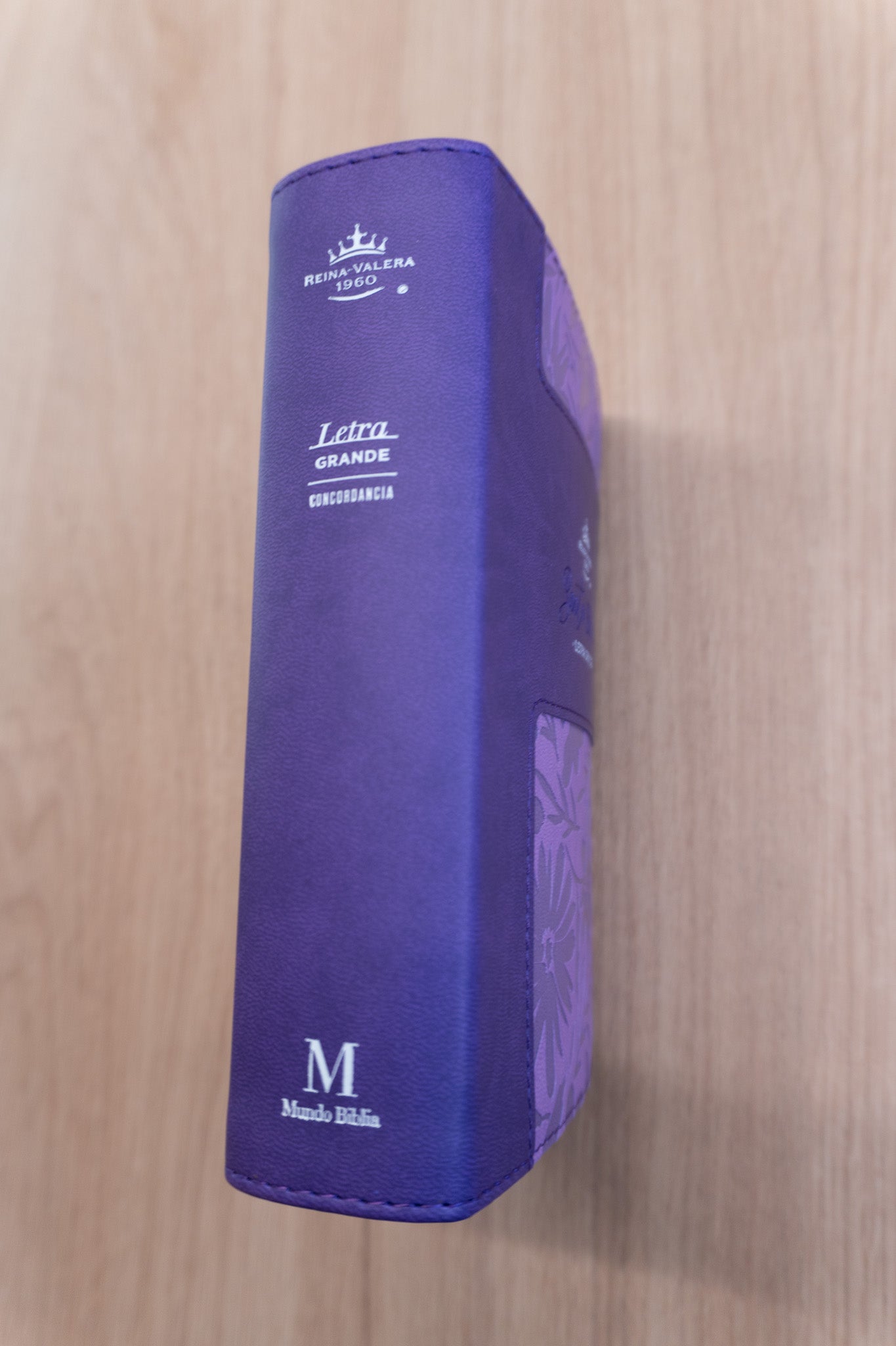 Biblia Reina Valera 1960 – 035 – Con Concordancia – Letra 12 pts – 11x16 cm – Lila